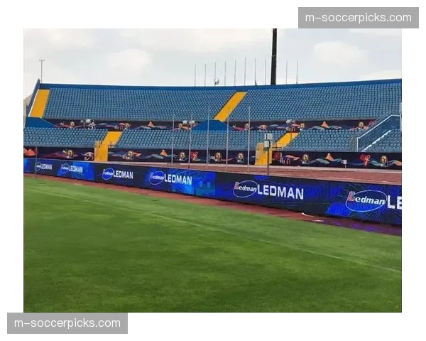 伯纳乌球场完成最后一块LED屏安装，未来可实时显示球员跑动与射门热区